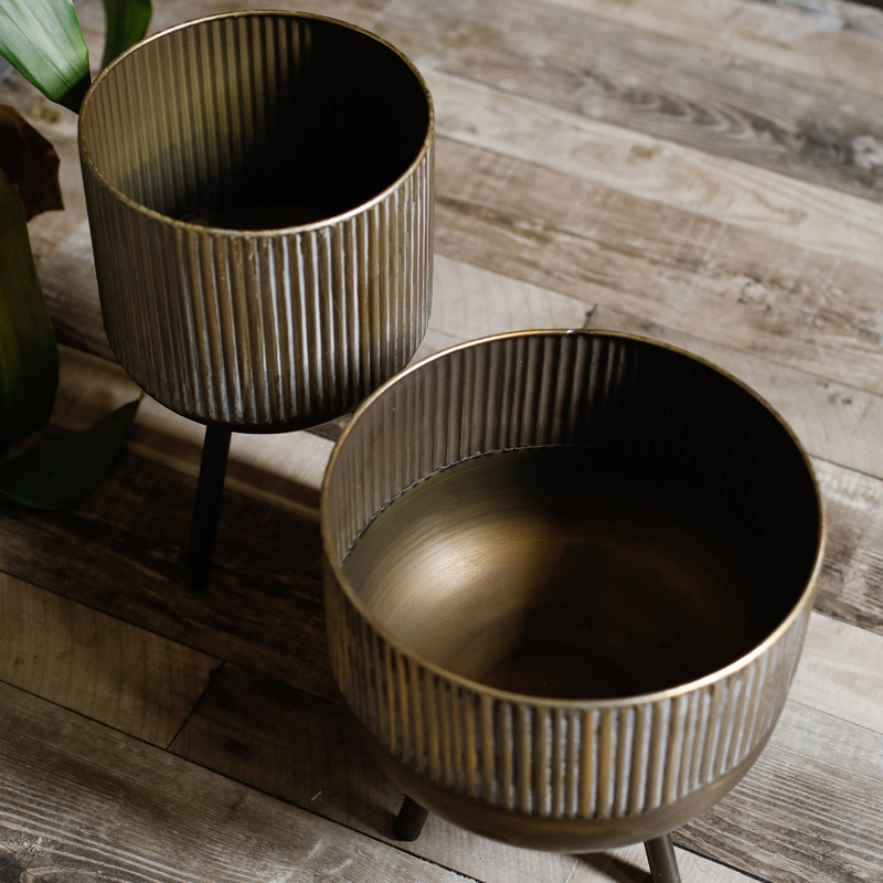 American industrial style metal flowerpot with foot flower - Image 3