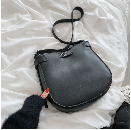 PU Simple Messenger bag - Image 7