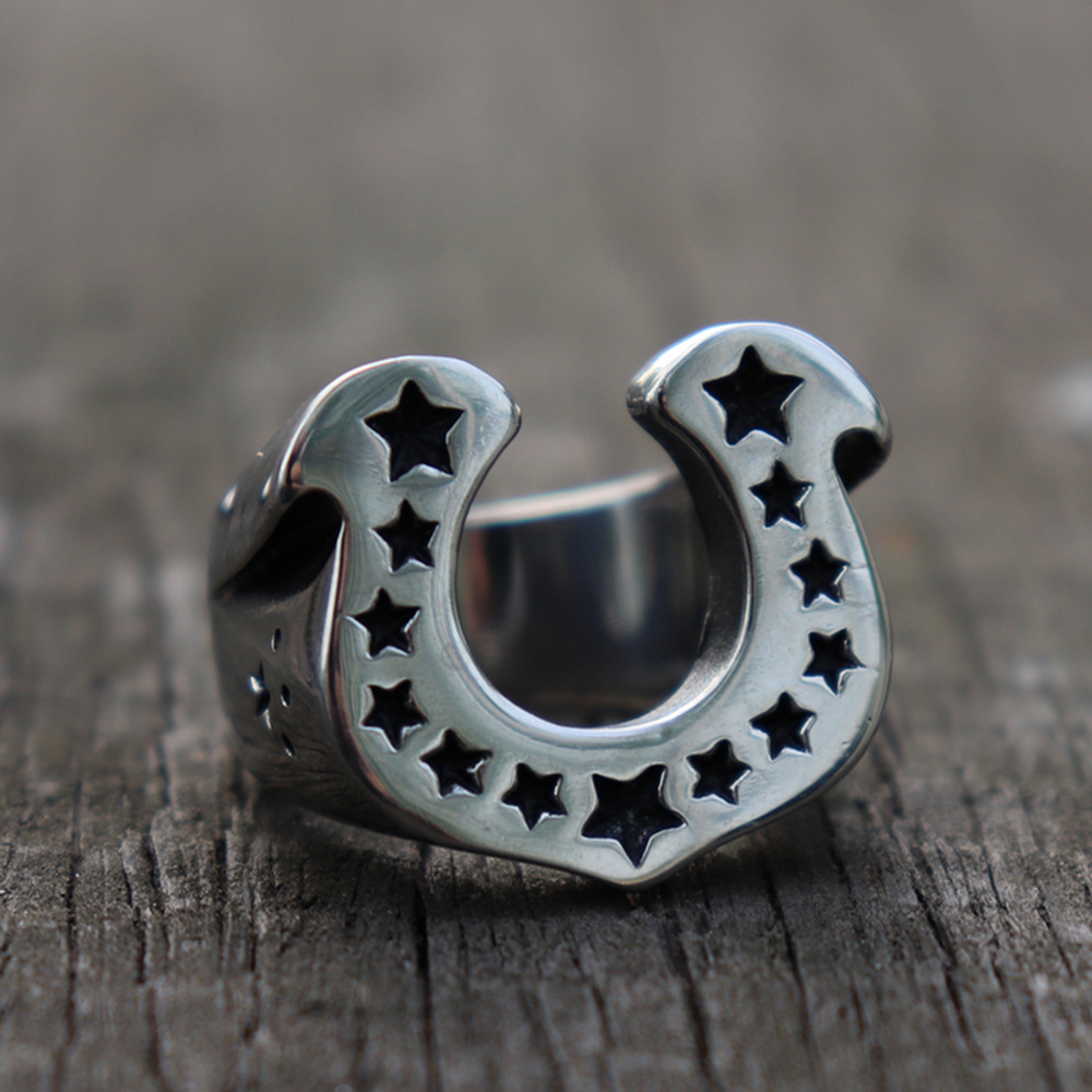 Hipster Horseshoe Closed Ring