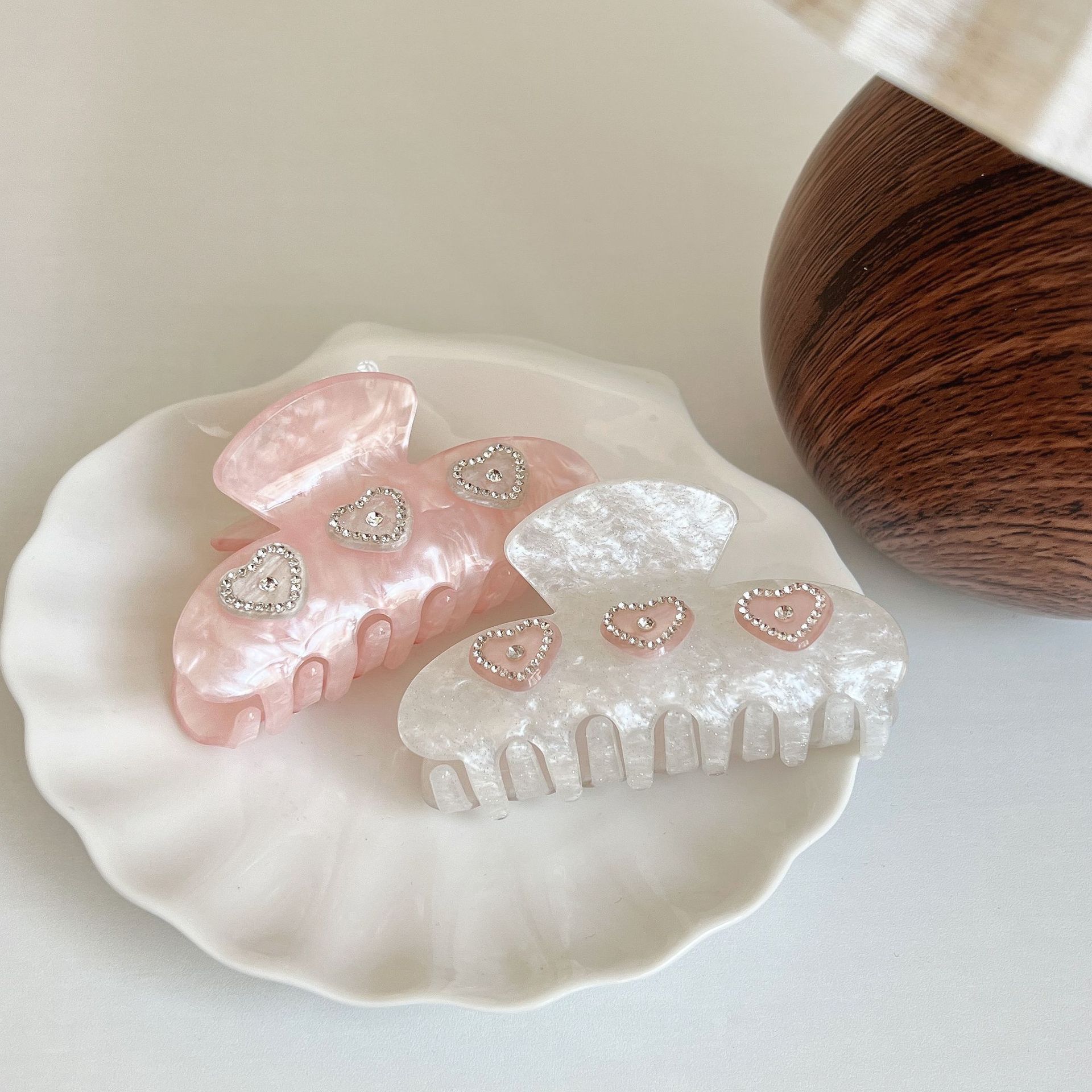 Korean Sparkling Diamond Love Gripper